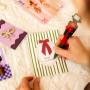 Inspiraci&oacute;n con pendientes de cristal y tarjetas para joyer&iacute;a BY31&reg;