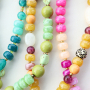 Crear joyas con abalorios acr&iacute;licos