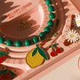 Crear joyas DIY con colgantes met&aacute;licos