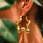 Momento de inspiraci&oacute;n con pendientes statement 